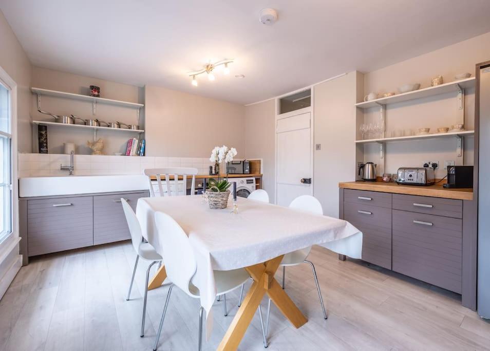 Beautiful & Spacious Retreat In Winchester Eksteriør bilde